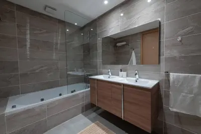 a bathroom with a sink and a mirror and a tub at Très bel appartement bien situé Hayriad in Rabat