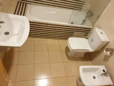 a bathroom with a sink and a toilet and a tub at Mosquée & Foire by Saloua in Casablanca