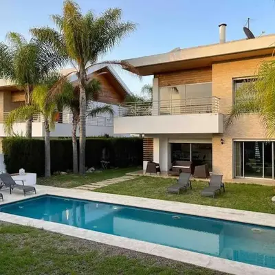 Luxury Villa Oasis