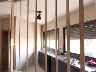 a kitchen with a sink and a large mirror at Appart relax aéroport 5 min in Nouaceur