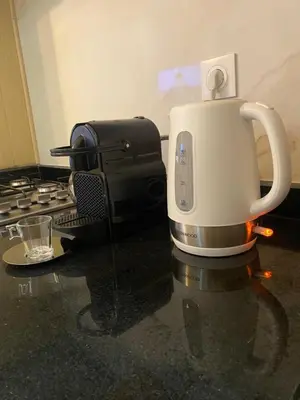 a coffee maker sitting on top of a counter at Élégance en 40 mètres Nouaceur in Nouaceur
