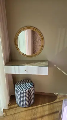 a mirror on a shelf with a ottoman in a room at Le doux refuge - à 7 mn de la plage à pieds in Temara