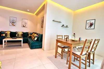 a living room with a green couch and a table at Anfa Flores in Casablanca