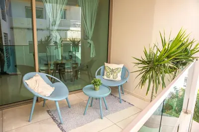 a balcony with two tables and two chairs and a table at Anfa Flores in Casablanca