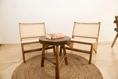 a table with a box on it next to two chairs at Résidence La Fontaine - Racine in Casablanca
