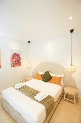 a bedroom with a large white bed in a room at Résidence de Nice in Casablanca