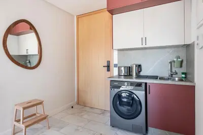 a kitchen with a washing machine and a sink at Tribeca 3 - Casablanca Center in Casablanca