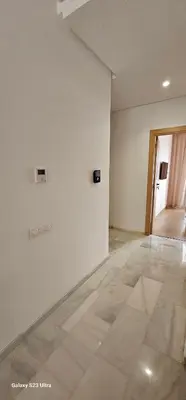 an empty room with white walls and a tile floor at Cosy & Confort Studio près de l'aéroport in Nouaceur