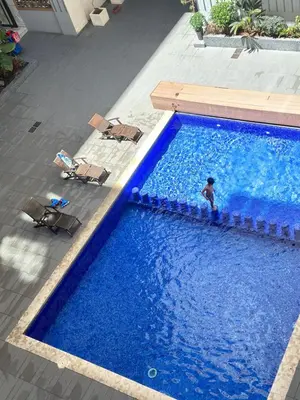 an overhead view of a swimming pool with a person in the water at Appartement confortable au corniche in Mohammedia