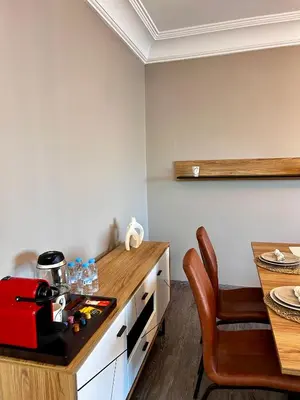 a kitchen with a counter and a table and a chair at 3 minutes de casa voyageurs in Casablanca