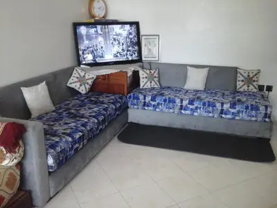a living room with a couch and a bed at Appartement Bourgogne casa Anfa in Casablanca