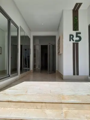 an empty building with a row of glass doors at Résidence Balnéaire, Appartement 2 Chambres in Mansouria