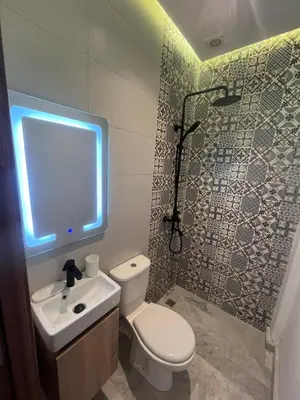 a bathroom with a toilet and a sink and a shower at Charmant appartement 2 chambres à Casablanca, à 10 min de la plage in Casablanca