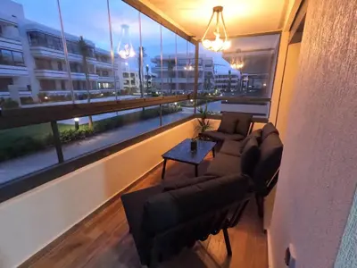 a living room with a couch and a table at Appartement balnéaire magnifique à Mohammedia Mansouria in Mansouria