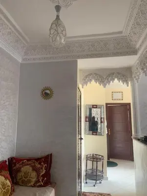 a room with a coffered ceiling and a door at Adorable Apartamento a 8 Min del Aeropuerto de Casablanca,WiFi Ultra Rapido y Parking Gratis in Derroua