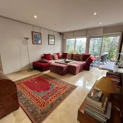 Un appartement calme avec jardin