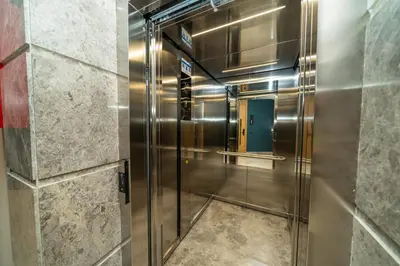 a elevator in a building with a green door at Twenty Four Inn 304 in Casablanca