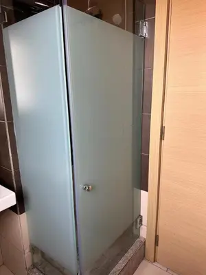 a glass shower stall in a bathroom at Appartement Casa Finance City in Casablanca