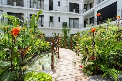 a garden in front of a building with flowers at Superbe appartement à Casablanca in Casablanca