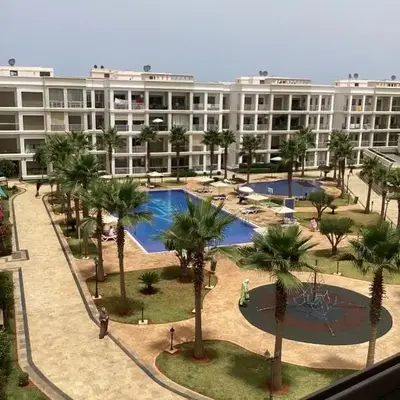 Grand appartement vue sur piscine Bouznika