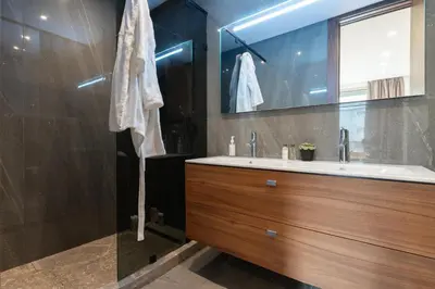a bathroom with a sink and a mirror at Élégance Urbaine Casa Finance city in LʼOasis