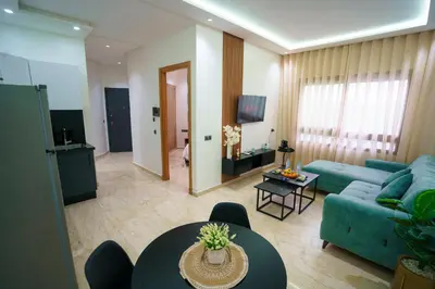 Gallery image of Emplacement Centrale Stylish & Spacieux Appartement Lumineux Prés De Mcdo et Kfc 2 Mars Au Cœur de Casablanca in Casablanca