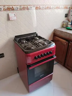 a red stove top oven in a kitchen at Happy House in Océan