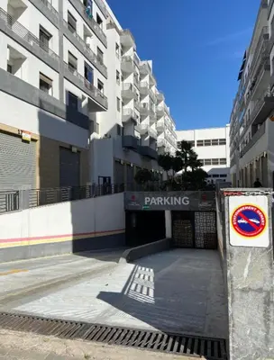 a parking sign in front of a building at Studio charme à prix doux in Casablanca