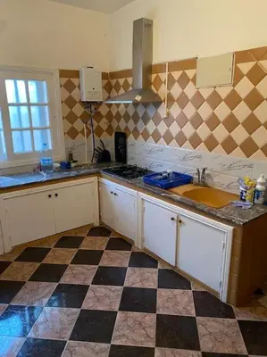 a kitchen with a checkered floor and a sink at Villa Casablanca-Sidi Rahal à 5 min de la plage in Sidi Rahal