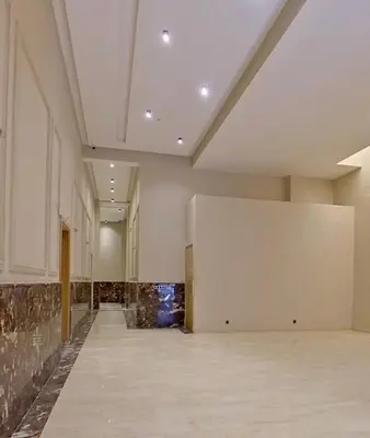 an empty room with a large wall in a building at Casablanca Centre Confort Luxe Emplacement idéal in Maarif