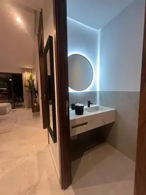 a bathroom with a sink and a mirror at Luxury Residence So Stylish & Bright Appartement Hotel Au Coeur de Casablanca prés de Carrefour et 3 Min de La Gare Ferroviere Oasis in Casablanca