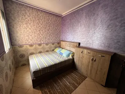 a small bed in a room with purple walls at Apartment à 1 min de Casanearshore in Casablanca