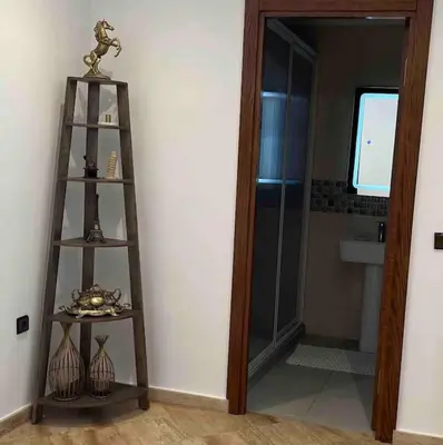 a bathroom with a ladder next to a shower at Magnifique 2 chambres avec rooftop - Casablanca Centre in Casablanca