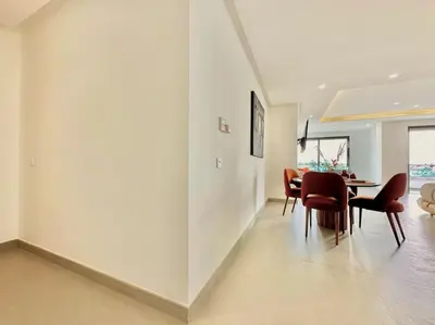 a dining room with a table and chairs at Appartement Luxueux Spacieux & une Vue Panoramique in Casablanca