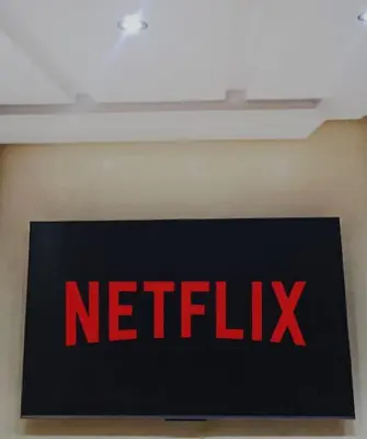 a netflix sign on a wall in a room at appartement calme in Casablanca