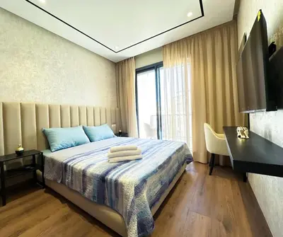a bedroom with a bed with a desk and a window at Cozy Studio Calypso 10, CFC à 2min, Parking Dispo in Casablanca