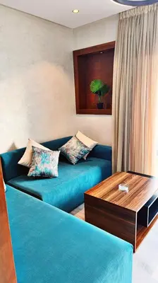 a living room with a blue couch and a table at L'harmonie in Casablanca