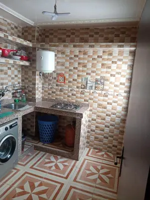a kitchen with a sink and a washing machine at Appartement à Bernoussi Casablanca in Casablanca