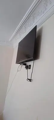 a flat screen tv hanging on a wall at Appartement à Bernoussi Casablanca in Casablanca