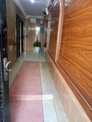 a hallway with a door and a potted plant at Appartement à Bernoussi Casablanca in Casablanca