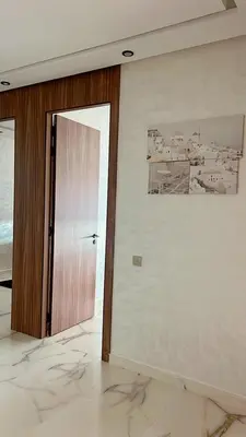 an empty room with a door and a painting on the wall at Bel appartement à louer sur bouznika de 117 m2 in Bouznika