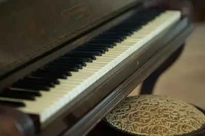 a close up of a piano and a stool at Appartement à Maarif, Proche du Twin et McDonald's in Casablanca