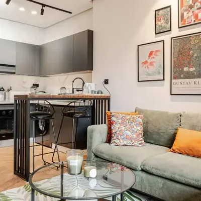 Emerald 32 Bourgogne Studio