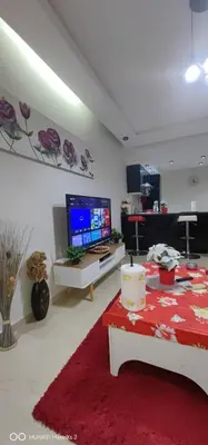 a living room with a television and a red rug at Turner Vision in Casablanca