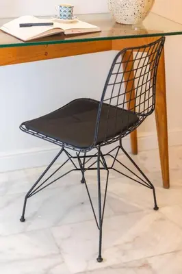 a black chair sitting in front of a desk at So Chic & Lumineux Appartement Avec Terrasse Ensoleillée Au Coeur De Maarif Quartier Palmier Avec Parking Prés de Tramway Et Restaurants Luigi Casablanca in Casablanca