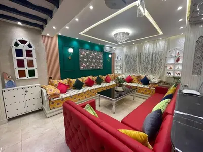 a living room with red couches and green walls at Spacieux appartement corniche in Casablanca