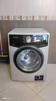 a washer and dryer sitting in a bathroom at Appartement avec terrasse en plein centre de ville in Casablanca