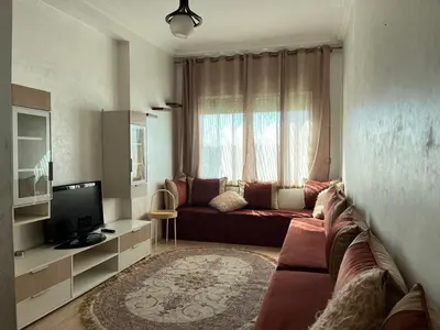 a living room with a couch and a television at Appartement Emil zola BELVÉDÈRE in Casablanca