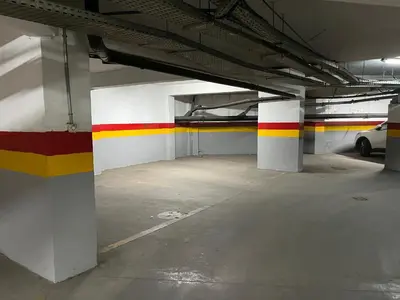 an empty parking garage with a car parked in it at Appartement Emil zola BELVÉDÈRE in Casablanca