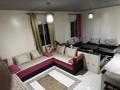 a living room with a couch and a piano at appartement 3 min à Casa nearshore & Université Hassan 2 in Casablanca